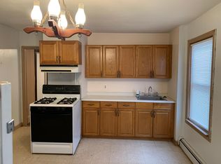 32 Benefit St FLOOR 2, Pawtucket, RI 02861