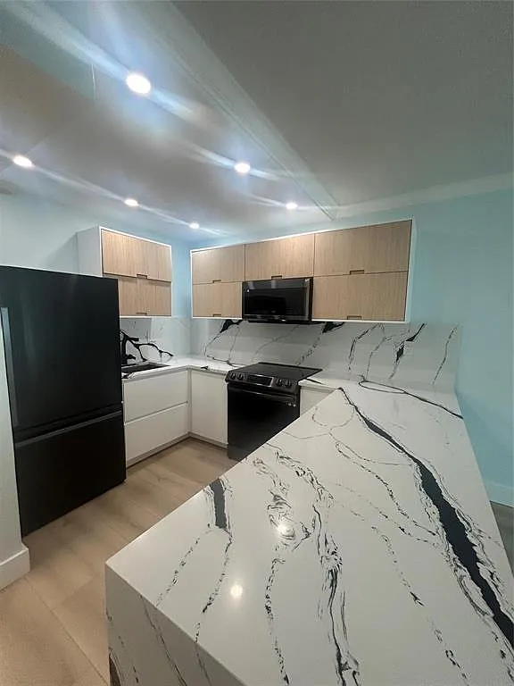 1 bed, 1.5 bath, 700 sqft, $1,750 — Photo 3