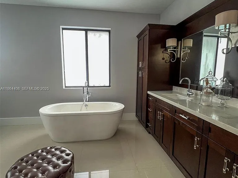 14670 SW 17th St — Photo 32