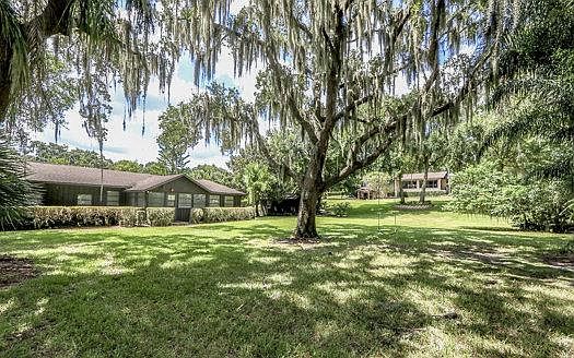 3rd image of 2821 Lakeview Dr