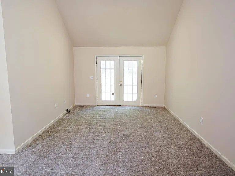 935 Queen Ave — Photo 9