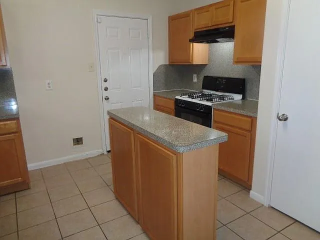 15627 Kippers Dr — Photo 3