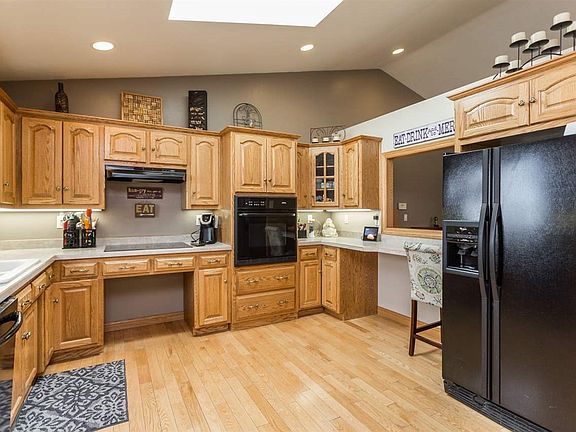 Kitchen w Vaulted Ceiling   Skylight