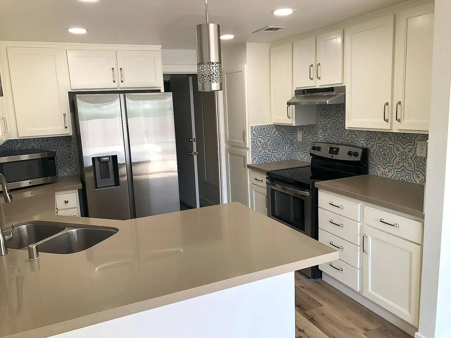 2 bed, 1138 sqft, $3,950 — Photo 3
