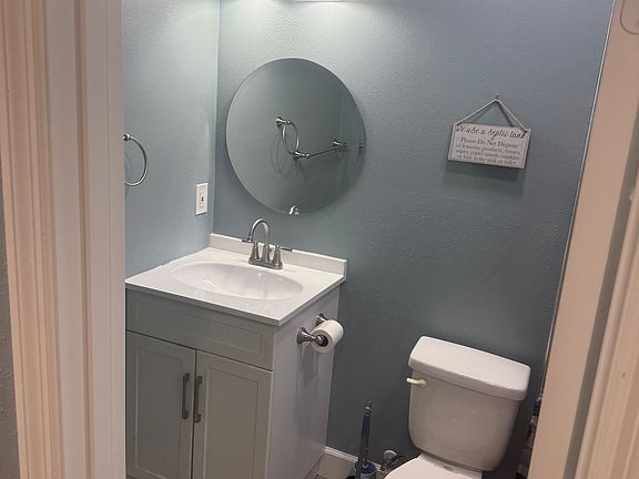 5th image of 3148 W Washington St Unit B