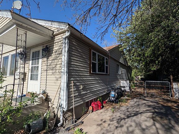 3rd image of 3408 Poleline Rd