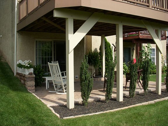 E P Henry patio under TREX deck