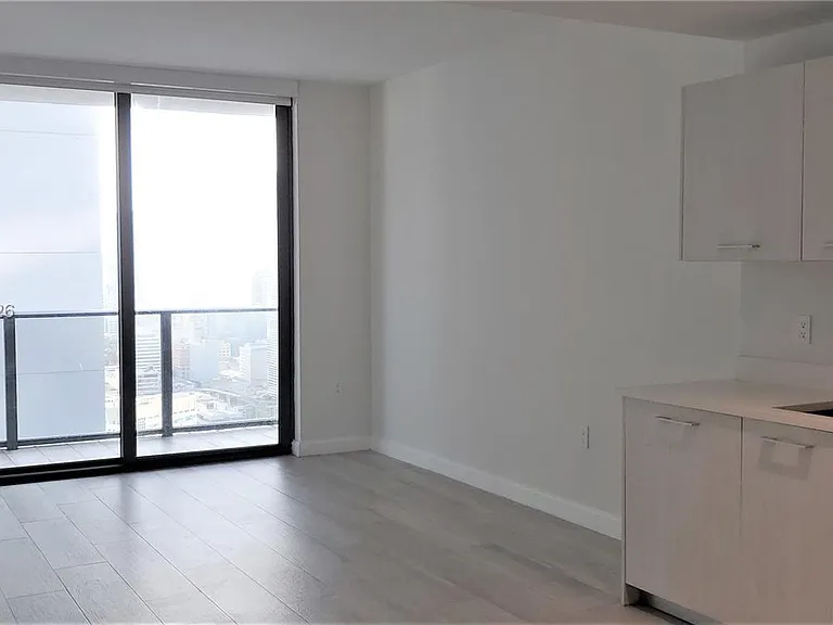 55 SW 9th St #3610 — Photo 10