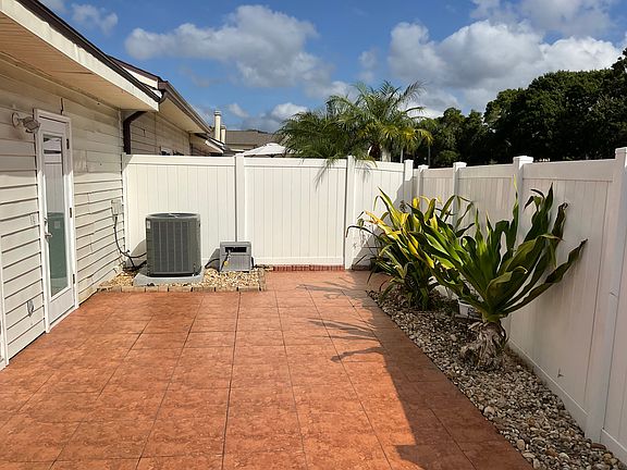 5th image of 8701 Carroll Palm Pl
