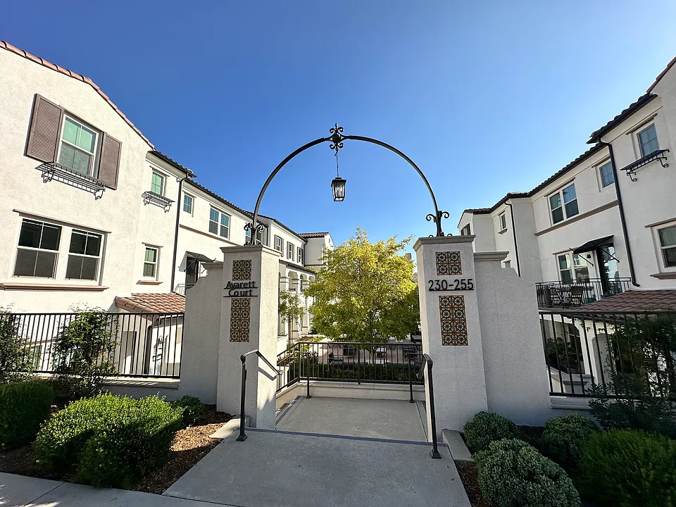 249 Averett Ct