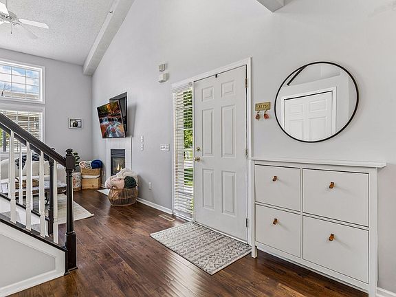 4th image of 5035 Garland Ln N #5035E