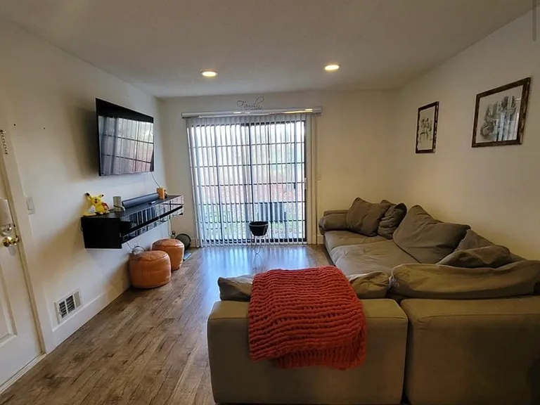 116 Sussex Pl #116 — Photo 3