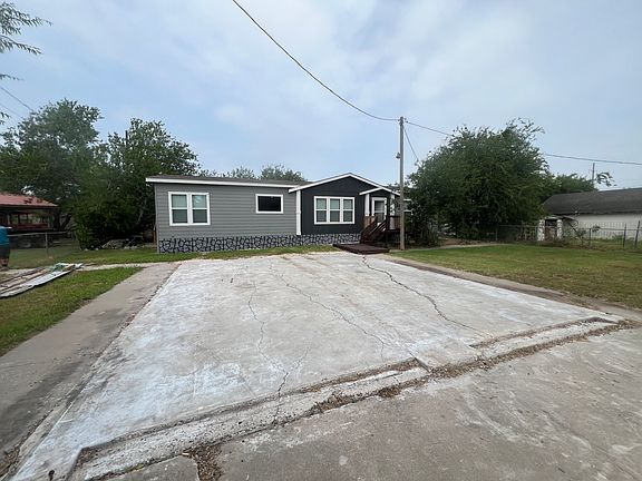 2nd image of 272 Orange St