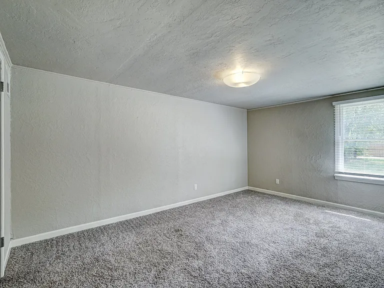 712 Dakota St — Photo 18
