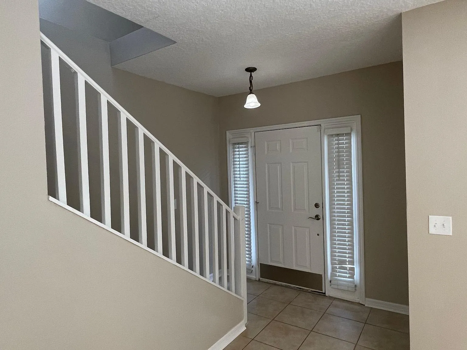 4 bed, 2.5 bath, 1984 sqft, $3,100 — Photo 2
