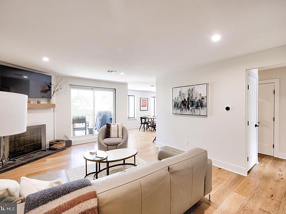 4th image of 411 W Conestoga Rd APT 22