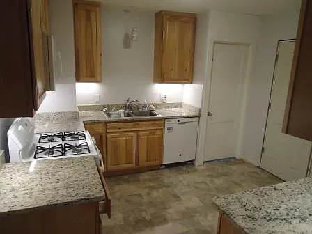 4 bed, 2.0 bath, 2220 sqft, $2,395 — Photo 3
