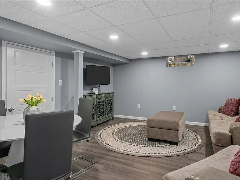 25 Villa Park — Photo 15