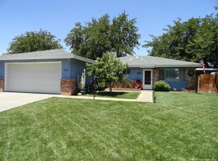 415 Woodlark St, Lancaster, CA 93535