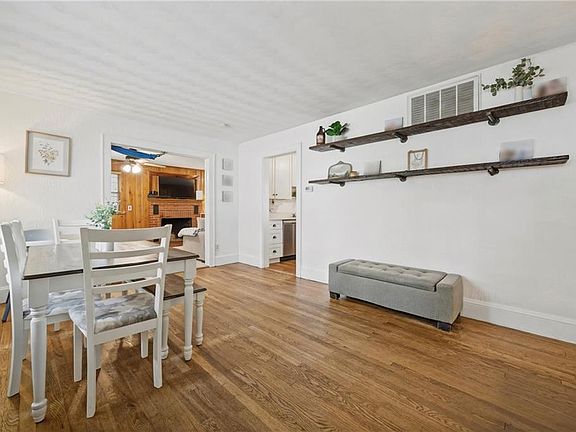 3rd image of 1417 Mary Ave