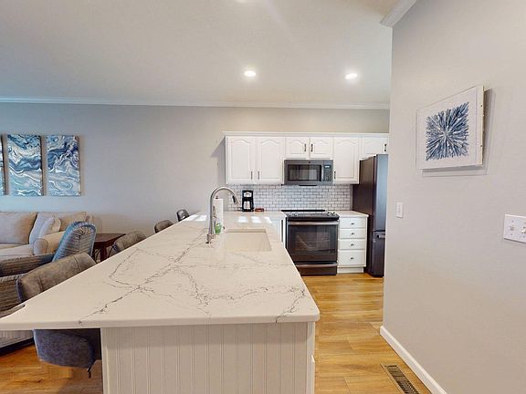 4th image of 56 Pleasant Ln