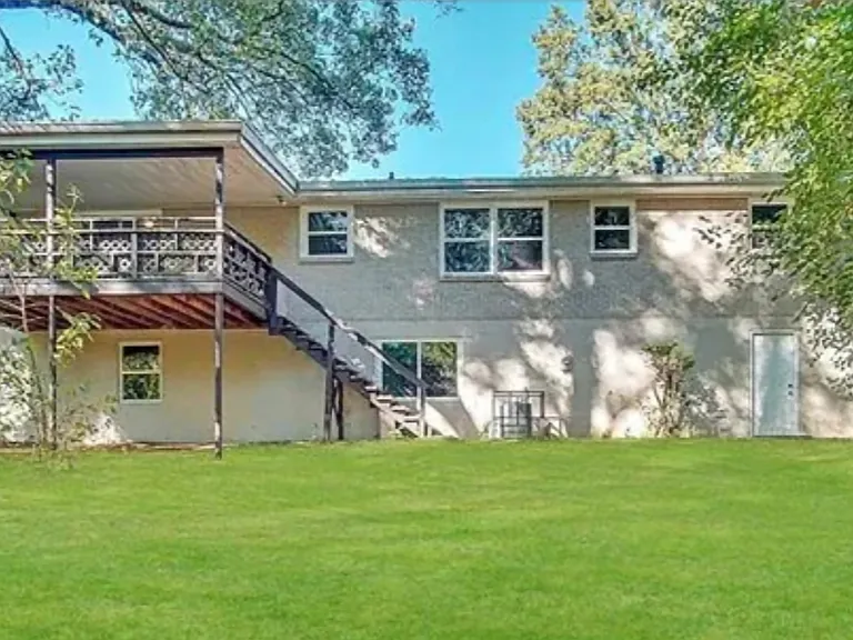 2925 Toney Dr — Photo 2