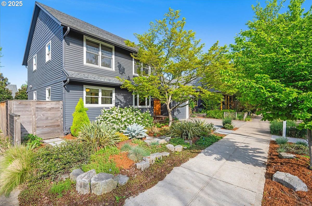 2825 SE 25th Ave, Portland, OR 97202 | Zillow