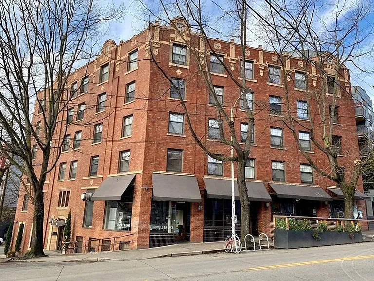 Burlingame Apartments — Photo 19