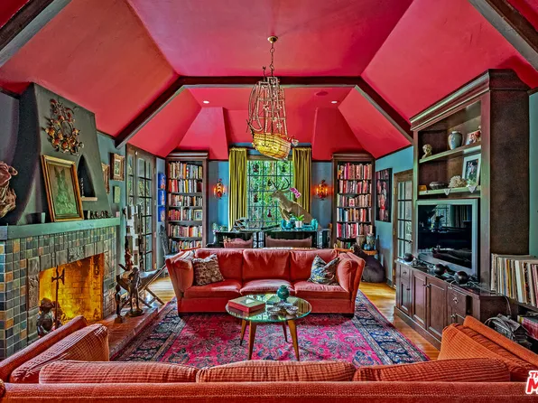 8066 Woodland Ln, Los Angeles, CA 90046