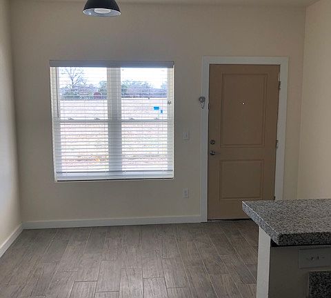 5th image of 1003 E Highway St #29