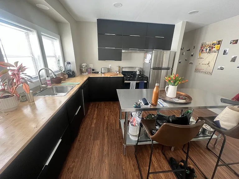 2418 Washington Ave — Photo 5