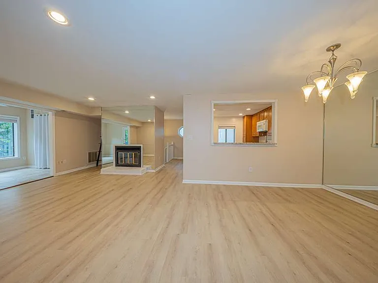 2218 Hunters Run Dr — Photo 4