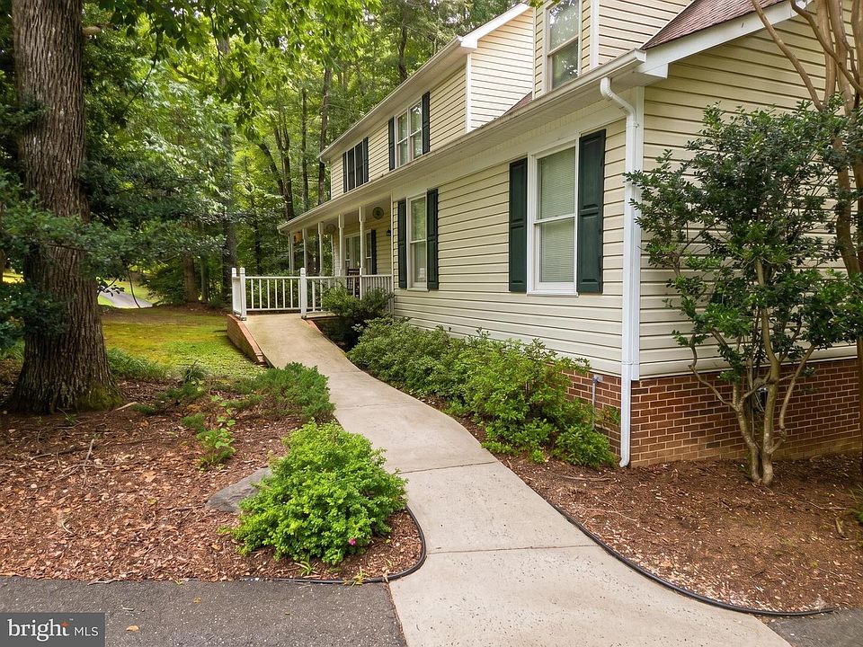 1st image of 7907 Commodore Ct