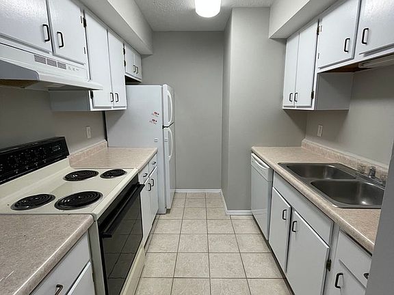 2nd image of 10 Ironwood Ct #16