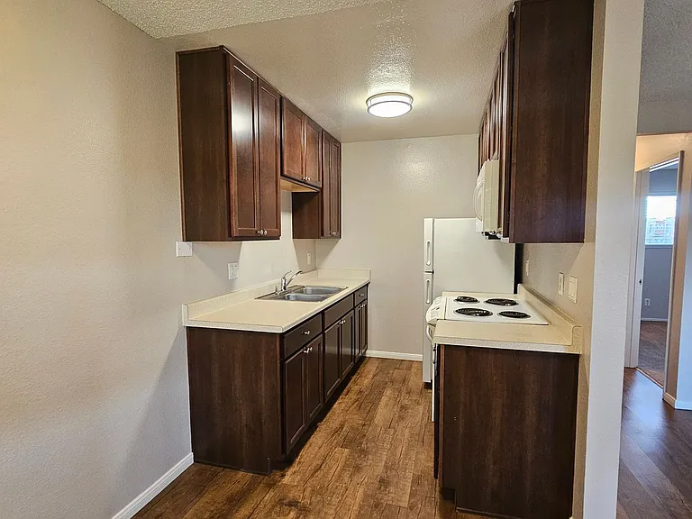 Del Mar Apartment Homes — Photo 16