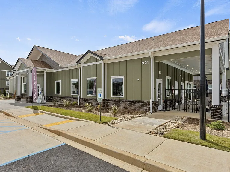The Grande at Geyser Falls Luxury Apartments — Photo 13