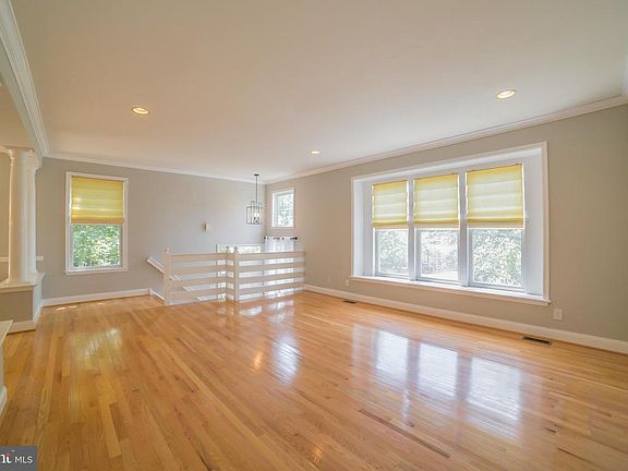 4th image of 114 Elizabeth Ct