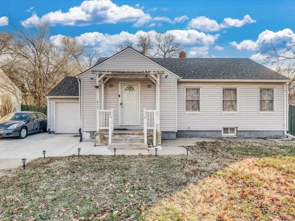 808 N Ridgewood Dr, Wichita, KS 67208