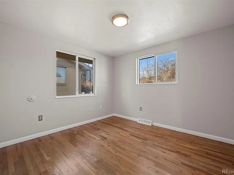 455 S Oak St — Photo 11