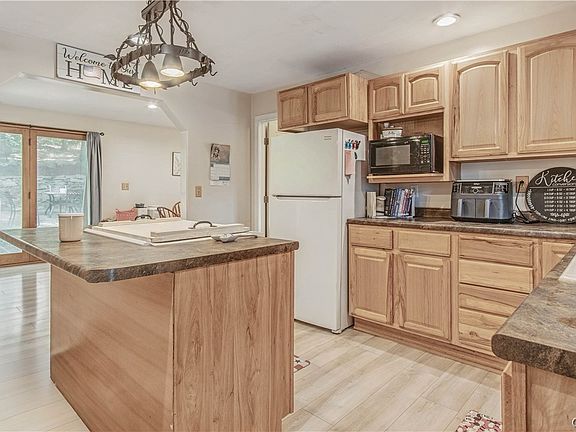 4th image of 215 High St