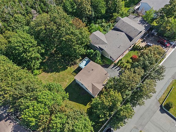 4th image of 32 Warfords Road