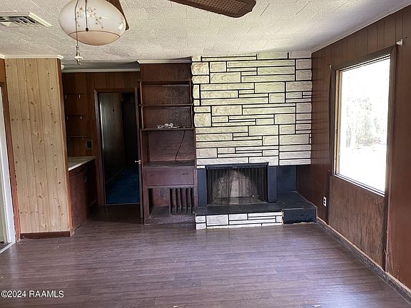 4th image of 404 W Hickory St