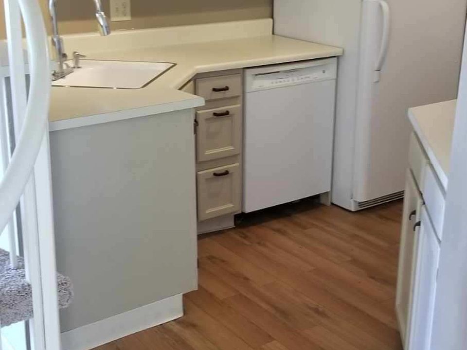View of entrance to kitchen
