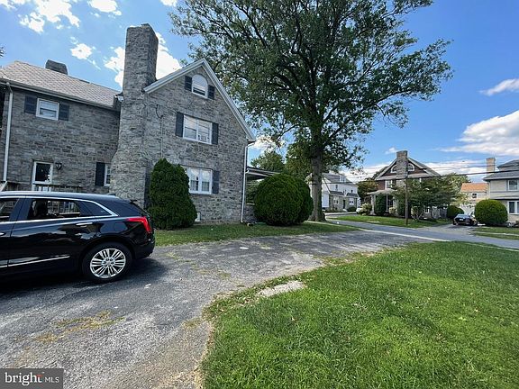 3rd image of 3726 Rosemont Ave