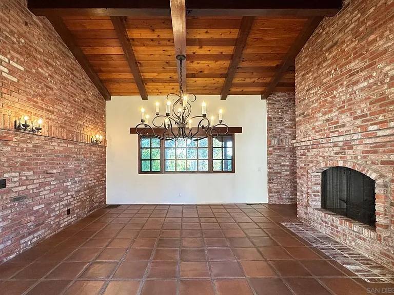 5443 Calzada Del Bosque — Photo 19