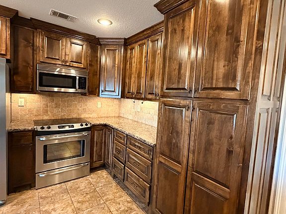 5th image of 22 Southwind Blvd