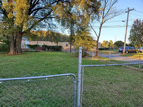 4th image of 2400 Twinfield Dr
