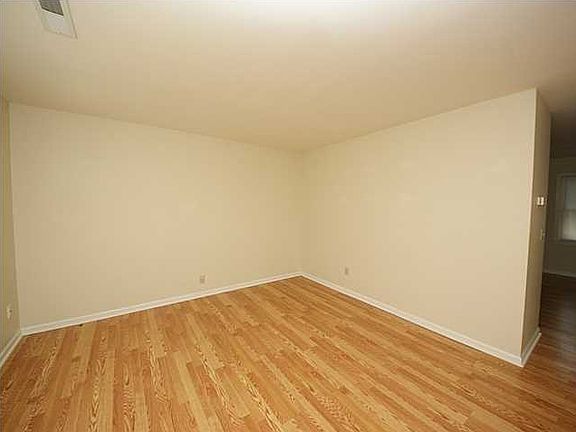 5th image of 8717 Plantation Court Dr