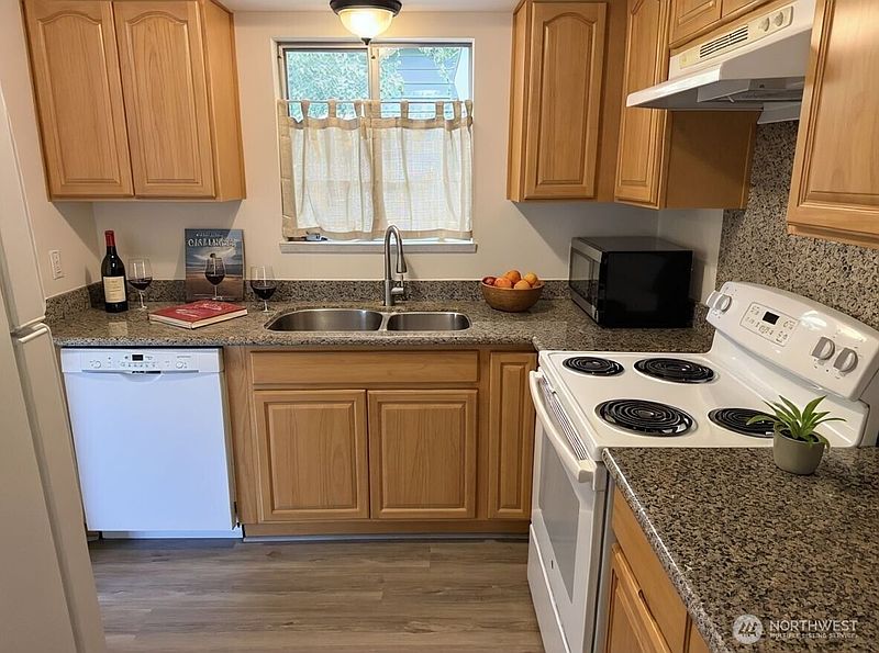 4th image of 5208 Sand Point Way NE