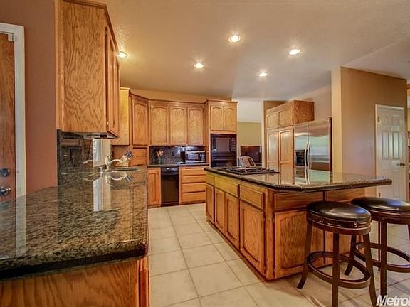 5th image of 143 Hopfield Dr